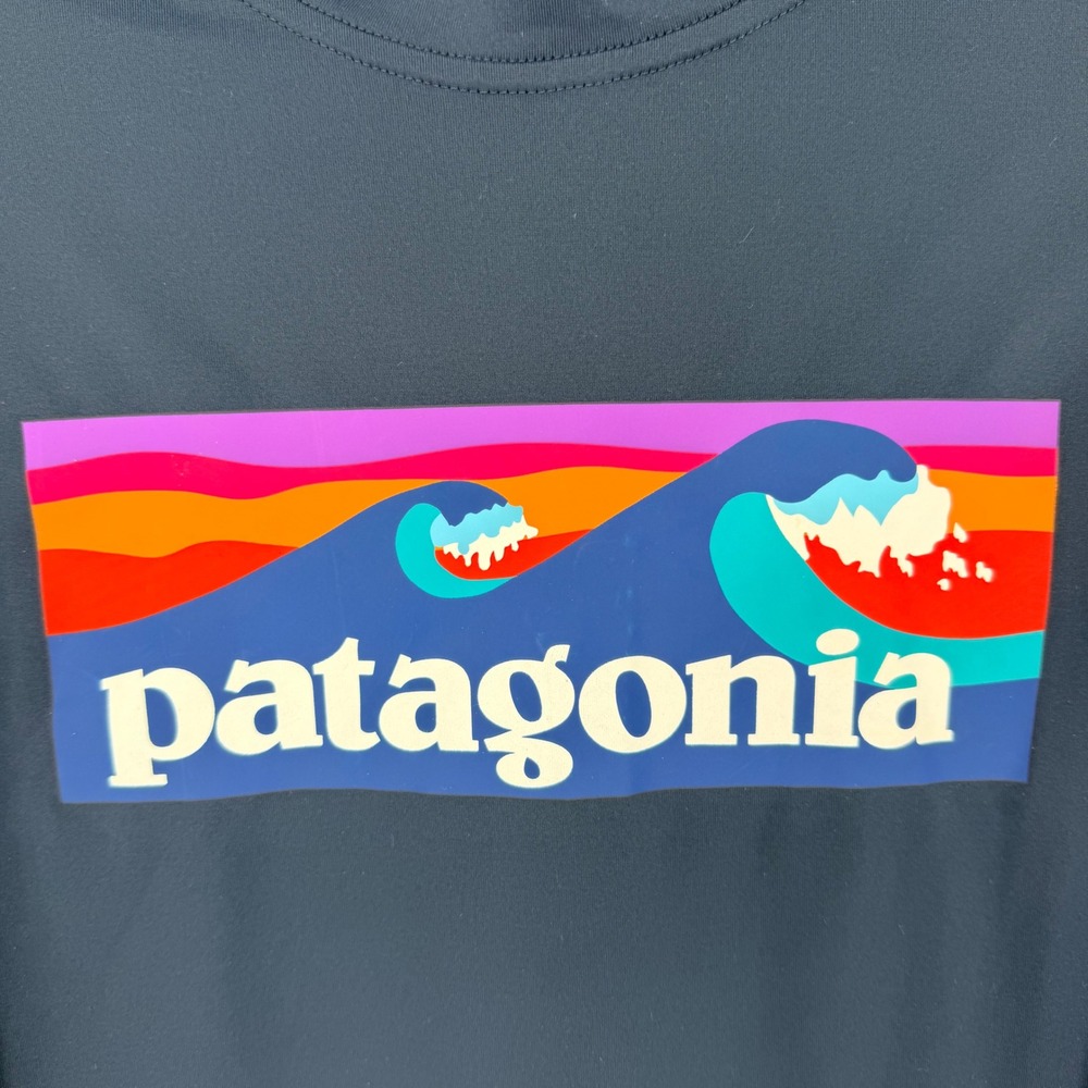 Patagonia Boys' Long-Sleeved Capilene Cool Daily T-Shirt Navy Wave Graphic Sz S - Picture 3 of 9